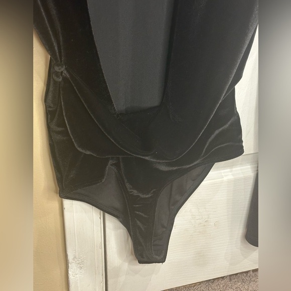 ALIX New York Black Velvet Mock Neck Long Sleeve Bodysuit Size Small - Picture 5 of 6